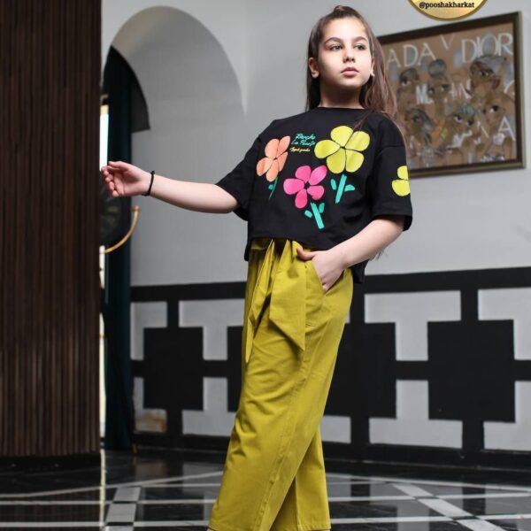 ست کراپ و شلوار  دخترانه سه گل